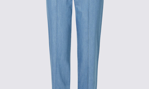 Classic Pull on Mid Rise Slim Leg Jeans